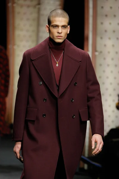 Look 10